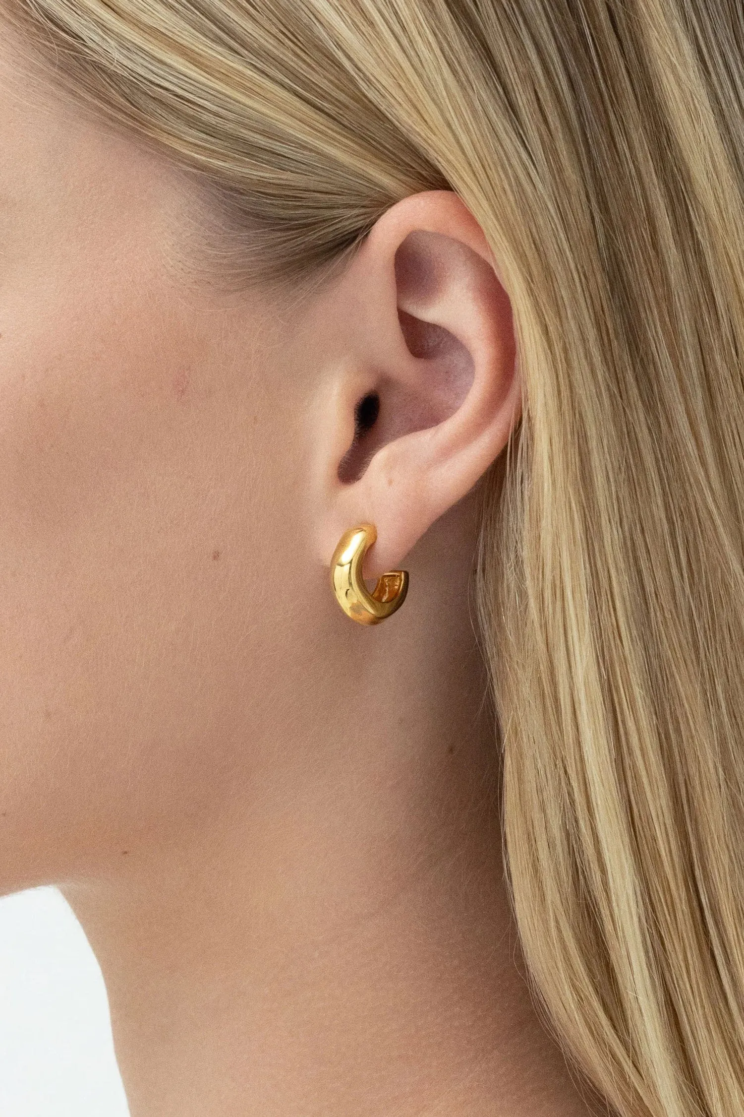 Nina Gordon - Sense Mini Hoops, Gold